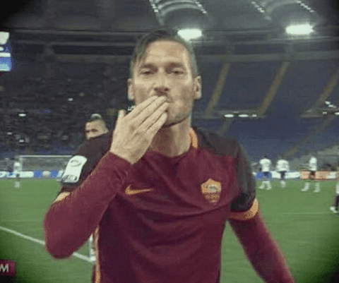 roma love kiss totti