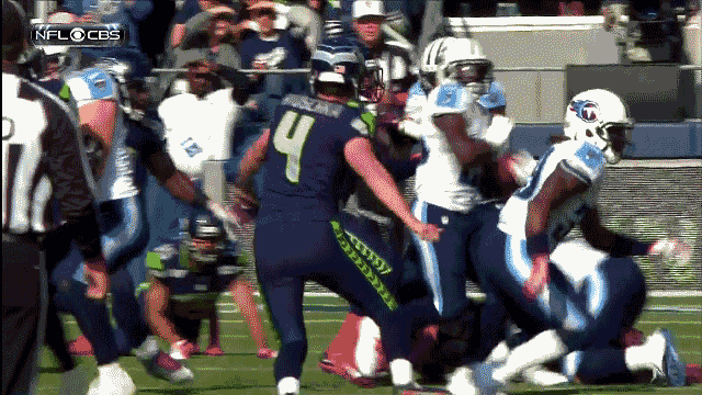 football players tackle