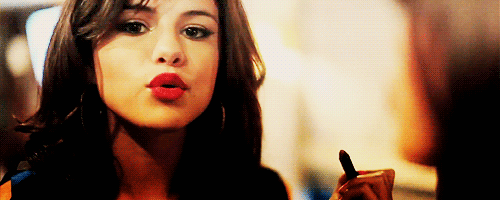 kiss selena gomez