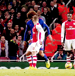 jack wilshere marouane fellaini should of got atleast a yellow